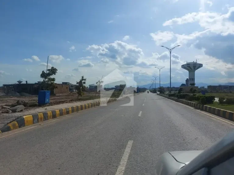 1 Kanal Near To Park Mosque Plot For Sale