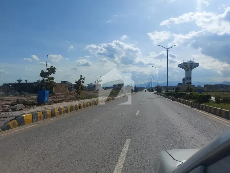 1 Kanal Near To Park Mosque Plot For Sale